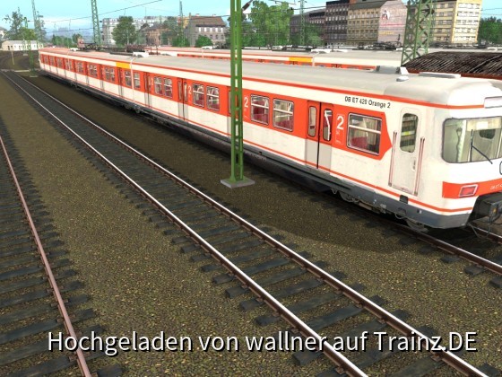 ET 420 in kiselgrau-oranger Farbgebung mit altem Bundesbahnlogo und roten Kunstledersitzen