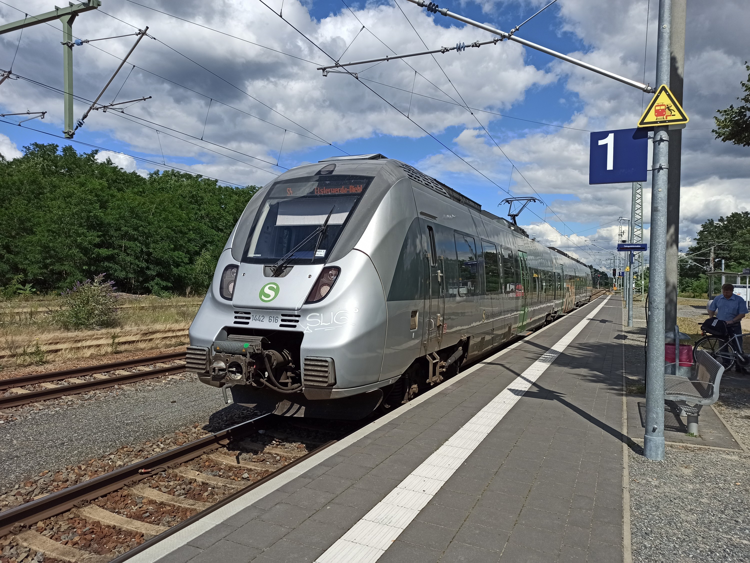 Zug der S-Bahn Mitteldeutschland in Elsterwerda-Biehla